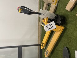 Pallet truck - Lot 12 (Auction 7401)