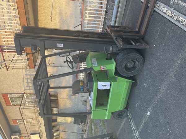 Carrelli elevatori in vendita