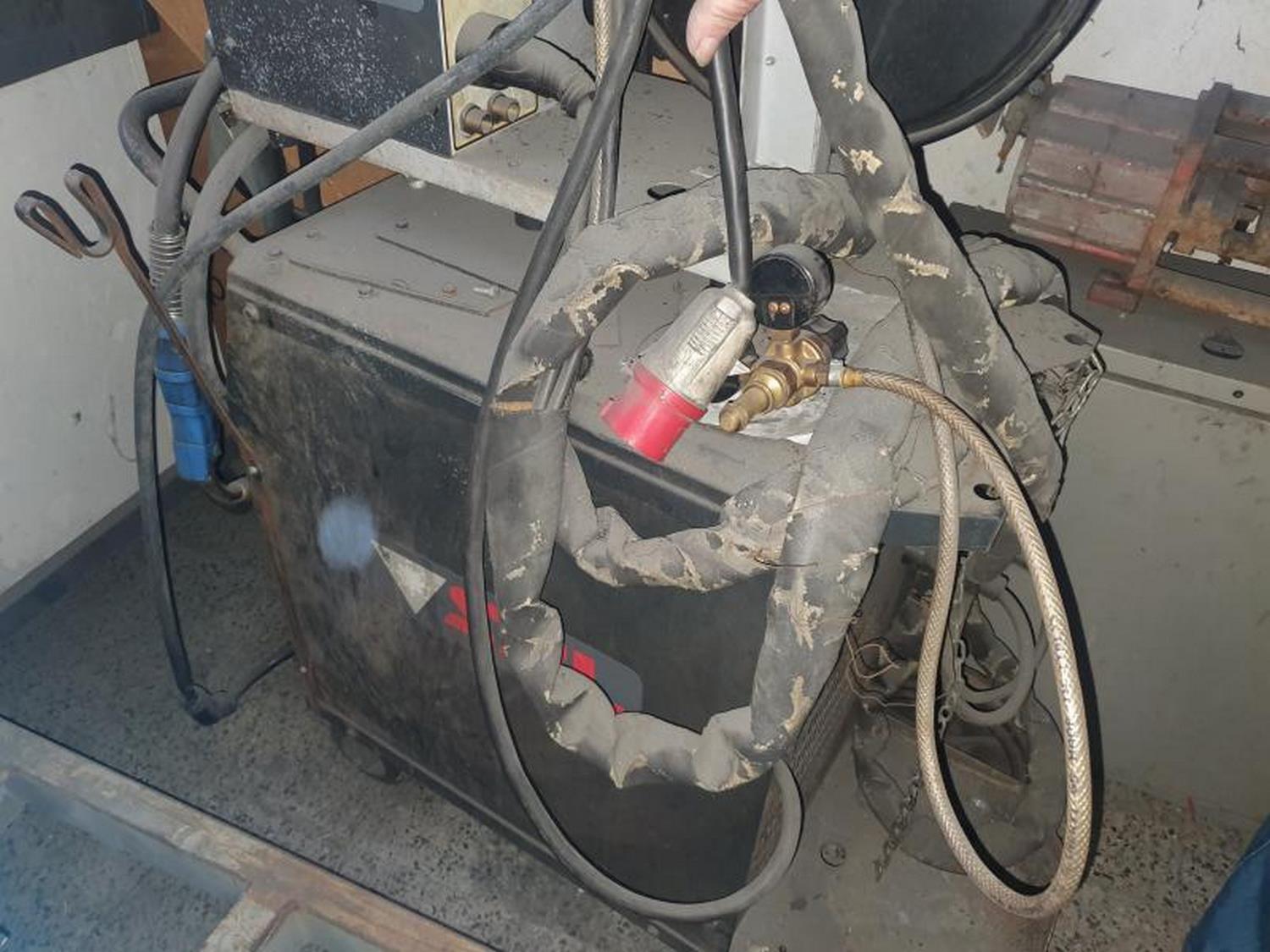 Lot Continuous wire welding machine