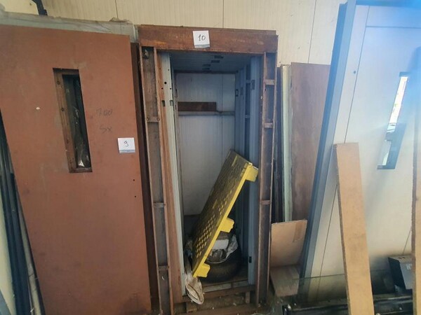 9#7404 Porte semiautomatiche e telai per porte per ascensori in vendita - foto 1