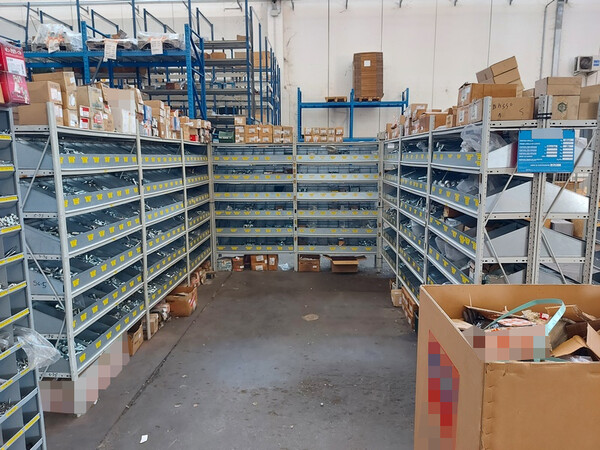 11#7405 Attrezzatura da officina e arredi ufficio in vendita - foto 46