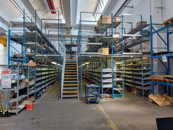 18#7405 Magazzino soppalcato in vendita - foto 1