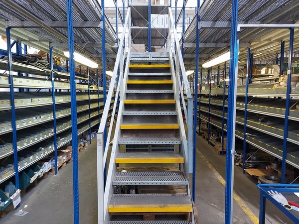 18#7405 Magazzino soppalcato in vendita - foto 2