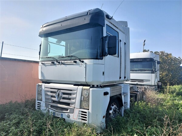 17#7408 Trattore stradale Renault in vendita - foto 2