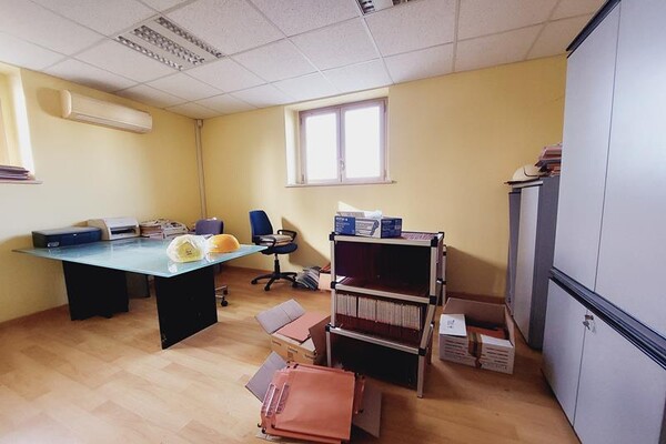 13#7415 Arredi e attrezzature per uffici e arredi casa in vendita - foto 17