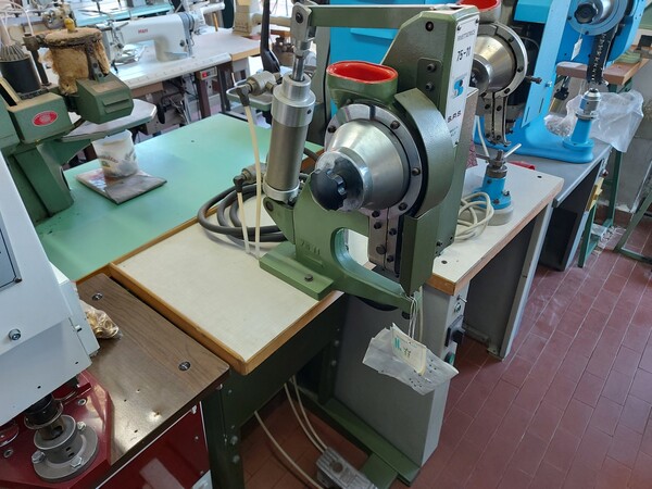 1#7419 Macchine per cucire in vendita - foto 23