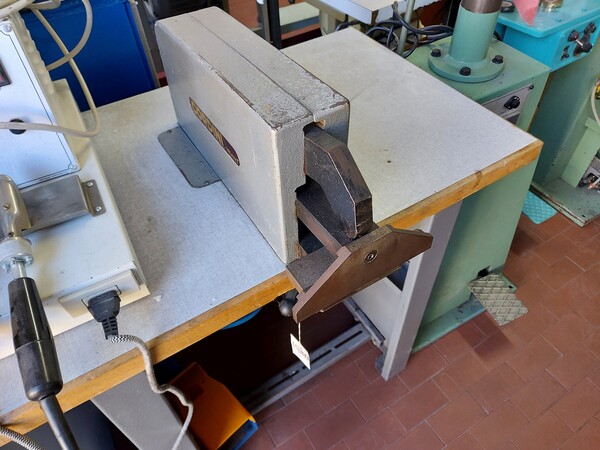 2#7419 Macchine per cucire e per pelletteria in vendita - foto 24