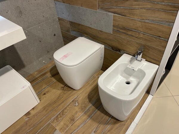 7#7425 Sanitari in vendita - foto 1