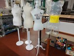 Image 32 - Pfaff sewing machines and button sewing machine - Lot 7 (Auction 7447)