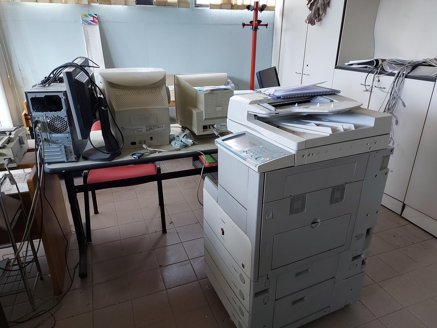 Lot Office furniture