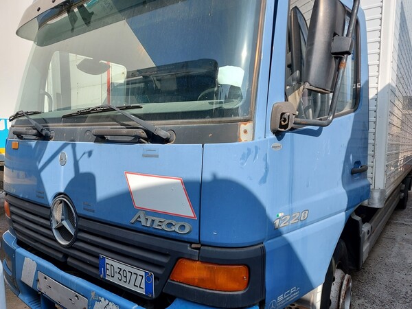 48#7458 Autocarro Mercedes Atego in vendita - foto 1