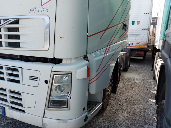 72#7458 Trattore stradale Volvo FH12T42 in vendita - foto 4
