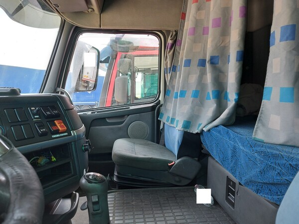 72#7458 Trattore stradale Volvo FH12T42 in vendita - foto 12