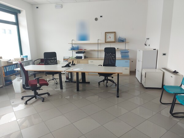 4#7466 Arredo da ufficio e negozio in vendita - foto 3