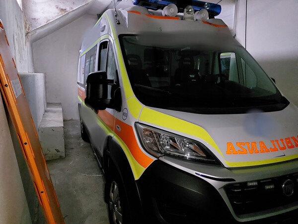 1#7479 Veicoli di soccorso d'emergenza attrezzati e materiale medico in vendita - foto 173