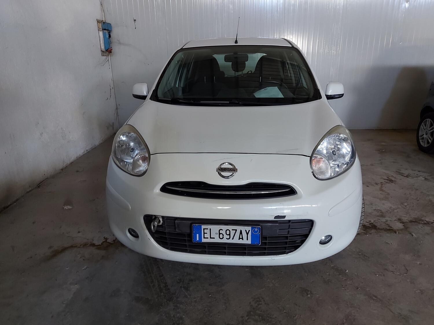 Lot Nissan Micra car