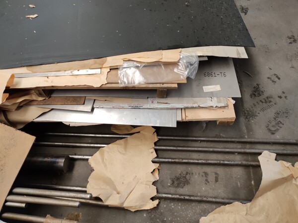 9#7511 Lamiere metalliche e pannelli in policarbonato in vendita - foto 1
