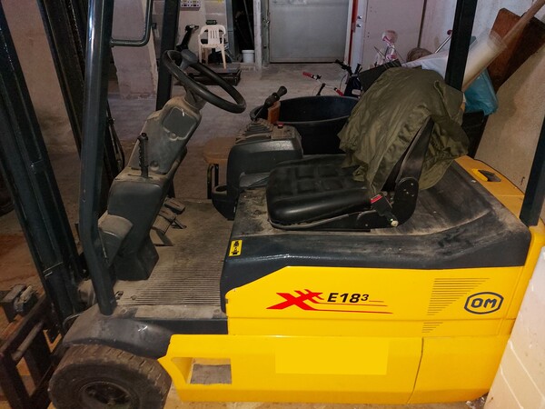 2#7517 Carrello elevatore Om e carica batteria Atib in vendita - foto 2