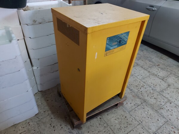 2#7517 Carrello elevatore Om e carica batteria Atib in vendita - foto 8