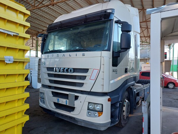 12#7528 Trattore per semirimorchio Iveco Magirus in vendita - foto 1