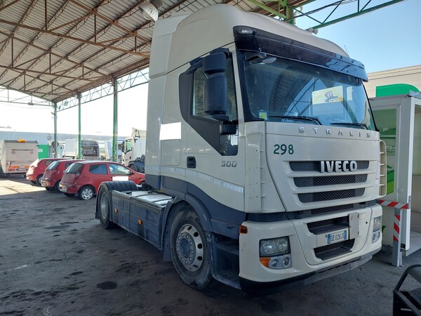 12#7528 Trattore per semirimorchio Iveco Magirus in vendita - foto 2