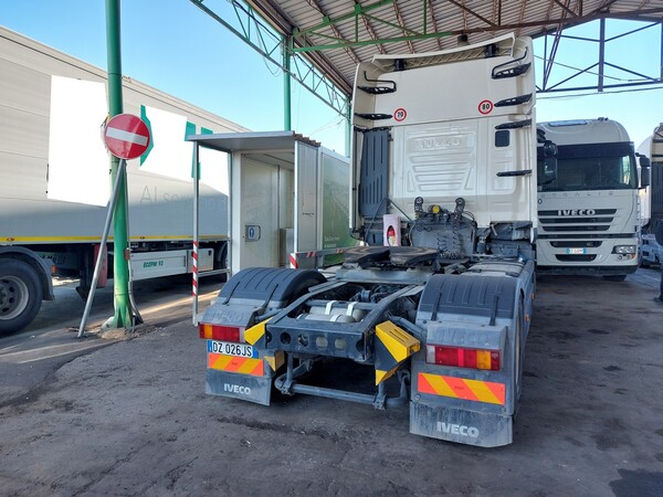 12#7528 Trattore per semirimorchio Iveco Magirus in vendita - foto 4