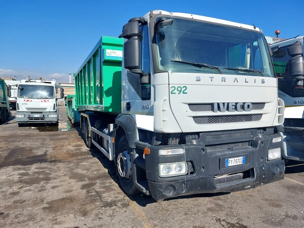 21#7528 Autocarro con scarrabile Iveco in vendita - foto 1