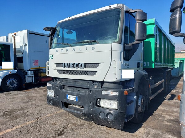 21#7528 Autocarro con scarrabile Iveco in vendita - foto 2