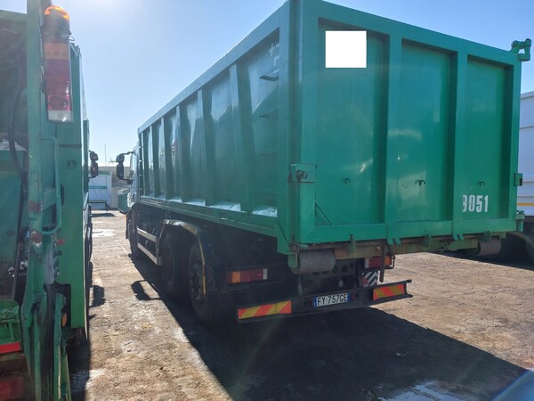 21#7528 Autocarro con scarrabile Iveco in vendita - foto 4