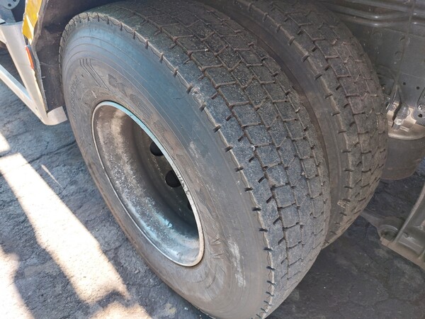 21#7528 Autocarro con scarrabile Iveco in vendita - foto 6