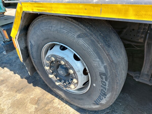 21#7528 Autocarro con scarrabile Iveco in vendita - foto 11