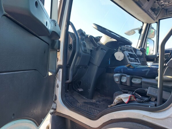 21#7528 Autocarro con scarrabile Iveco in vendita - foto 13