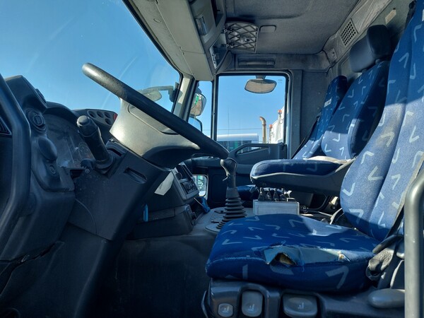 21#7528 Autocarro con scarrabile Iveco in vendita - foto 14