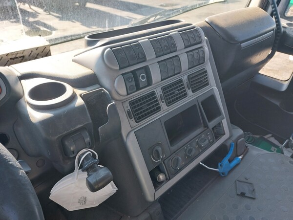 21#7528 Autocarro con scarrabile Iveco in vendita - foto 17