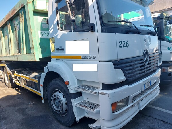 25#7528 Autocarro con scarrabile Daimlerchrysler in vendita - foto 1