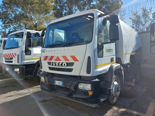 28#7528 Spazzatrice Iveco in vendita - foto 1