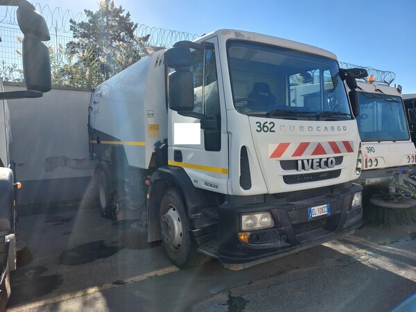 28#7528 Spazzatrice Iveco in vendita - foto 2