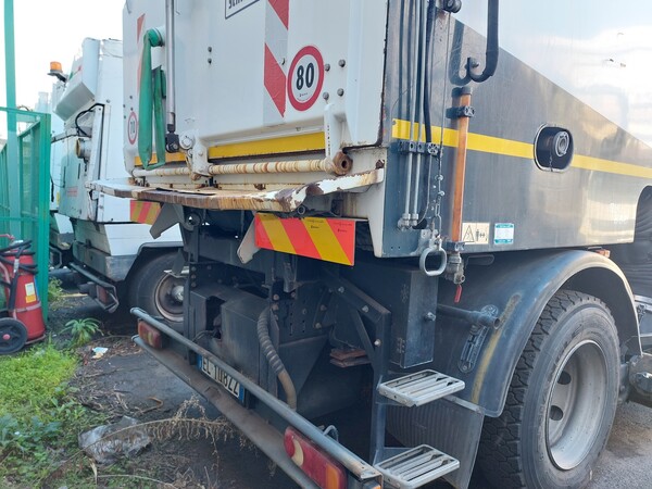 28#7528 Spazzatrice Iveco in vendita - foto 5