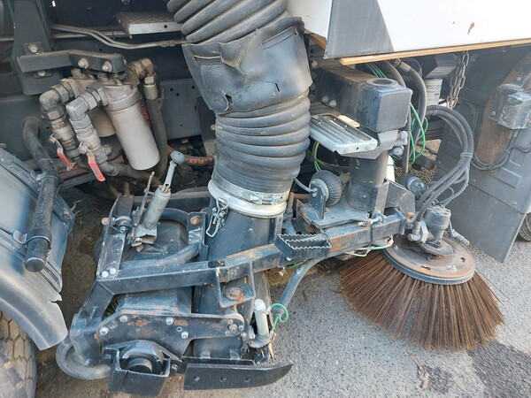 28#7528 Spazzatrice Iveco in vendita - foto 7