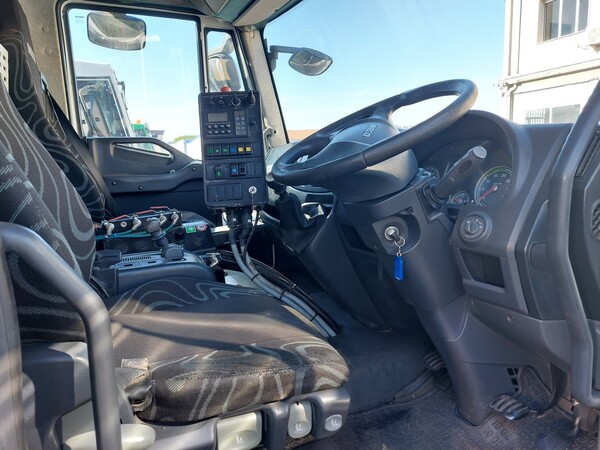 28#7528 Spazzatrice Iveco in vendita - foto 13