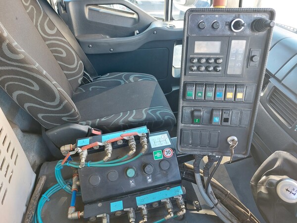 28#7528 Spazzatrice Iveco in vendita - foto 14