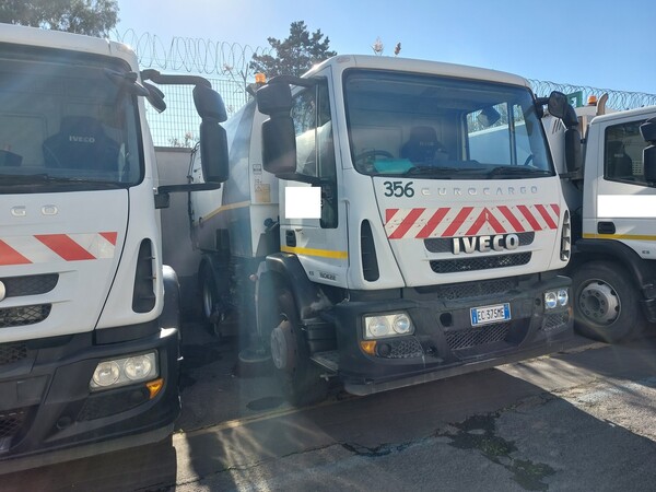 29#7528 Spazzatrice Iveco in vendita - foto 2