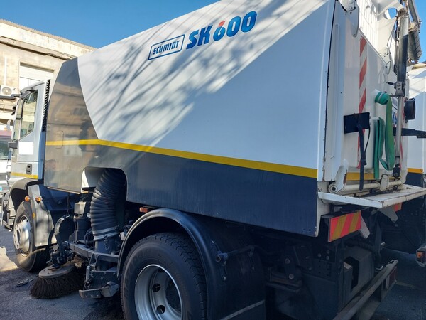 29#7528 Spazzatrice Iveco in vendita - foto 3