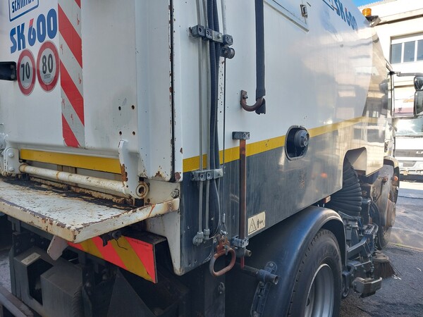 29#7528 Spazzatrice Iveco in vendita - foto 4
