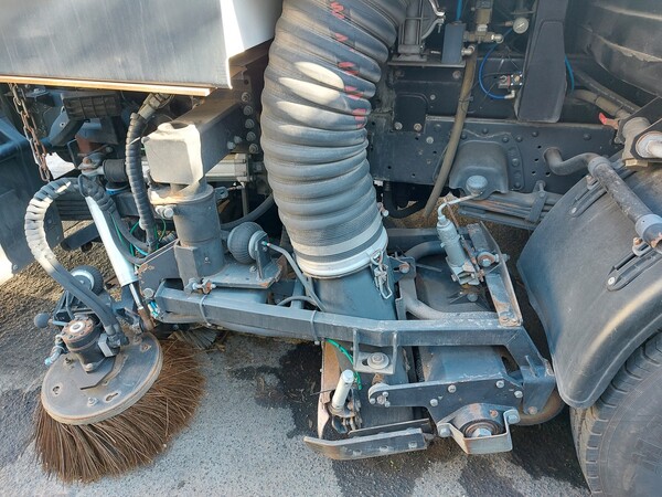 29#7528 Spazzatrice Iveco in vendita - foto 7