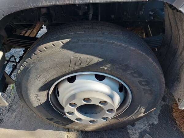 29#7528 Spazzatrice Iveco in vendita - foto 8