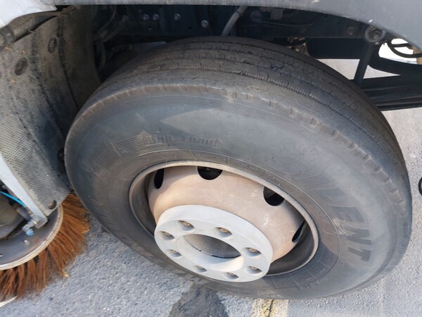 29#7528 Spazzatrice Iveco in vendita - foto 9