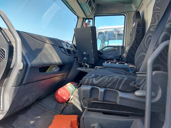 29#7528 Spazzatrice Iveco in vendita - foto 12
