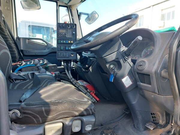 29#7528 Spazzatrice Iveco in vendita - foto 13