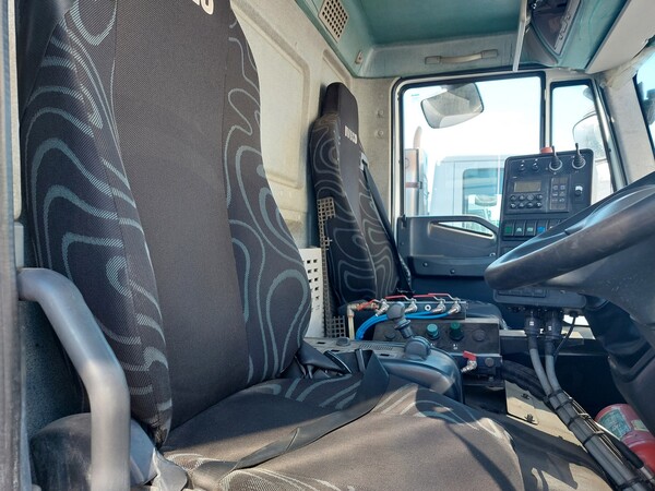 29#7528 Spazzatrice Iveco in vendita - foto 14